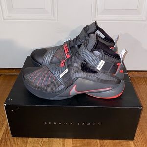 Nike LeBron Soldier 9 Premium (GREAT CONDITION!)